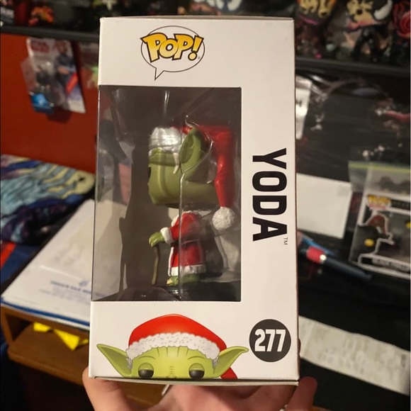 Funko Pop Star Wars: Holiday - Santa Yoda #277 - Picture 2 of 6